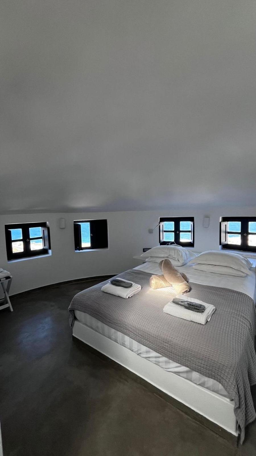 Topos Exclusive Santorini 이메로비글리 외부 사진