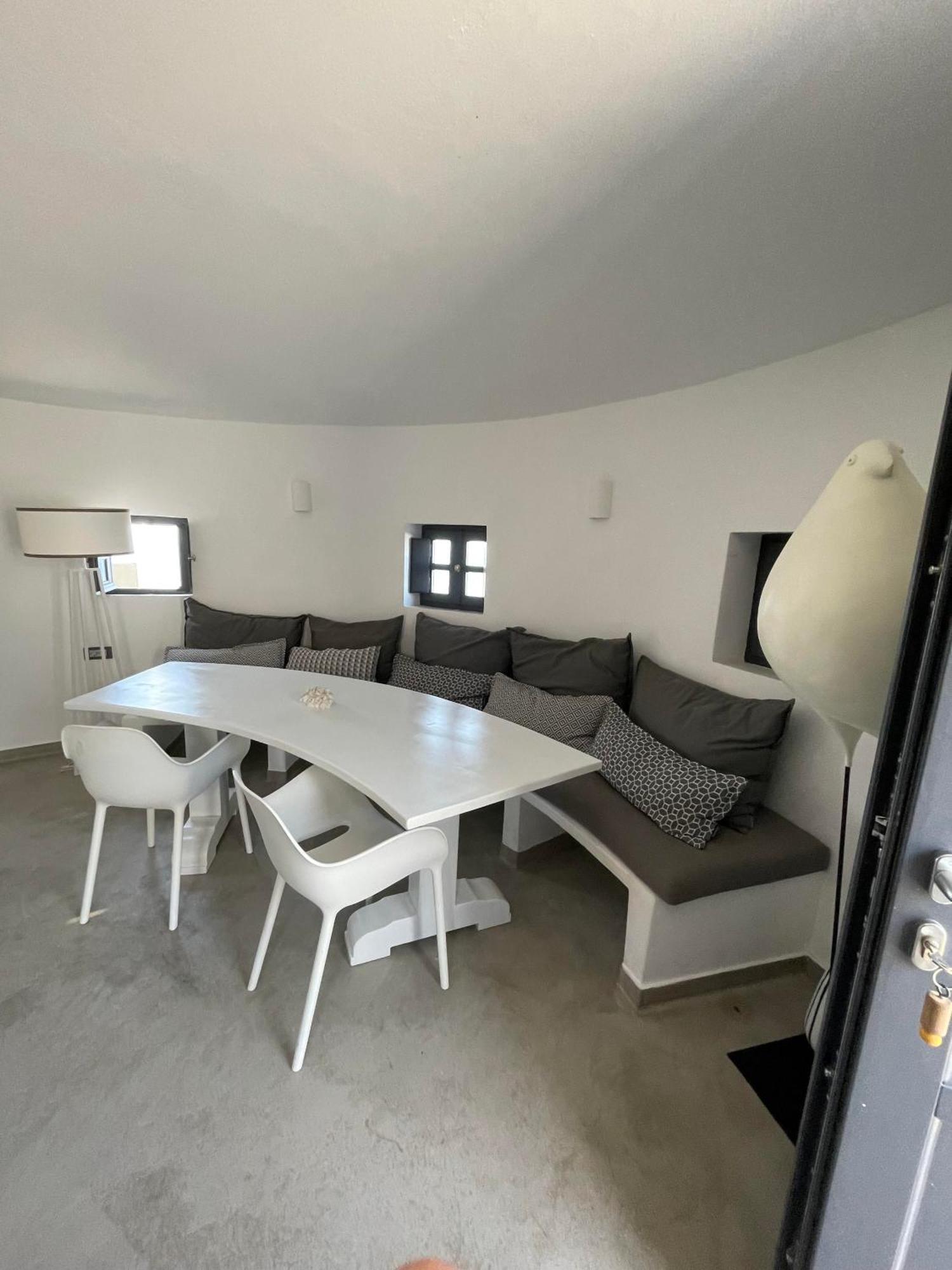 Topos Exclusive Santorini 이메로비글리 외부 사진