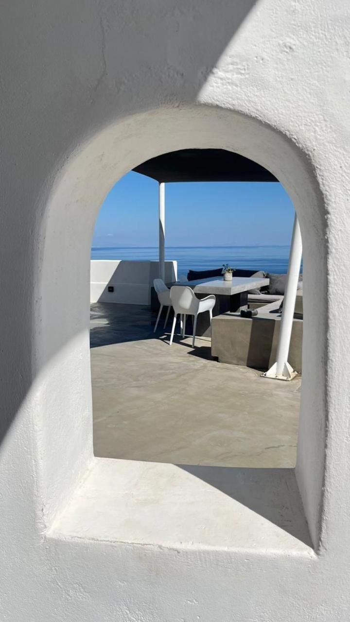 Topos Exclusive Santorini 이메로비글리 외부 사진