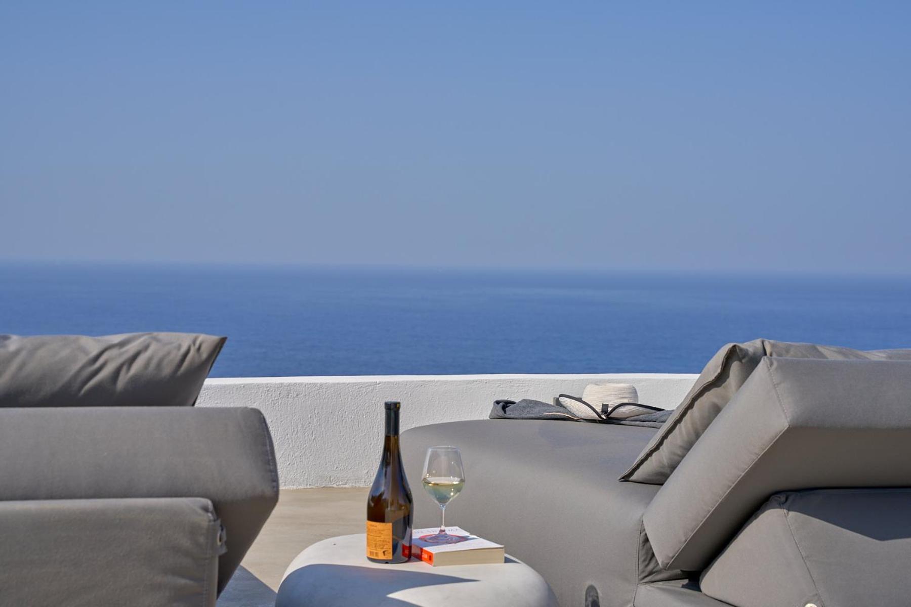 Topos Exclusive Santorini 이메로비글리 외부 사진